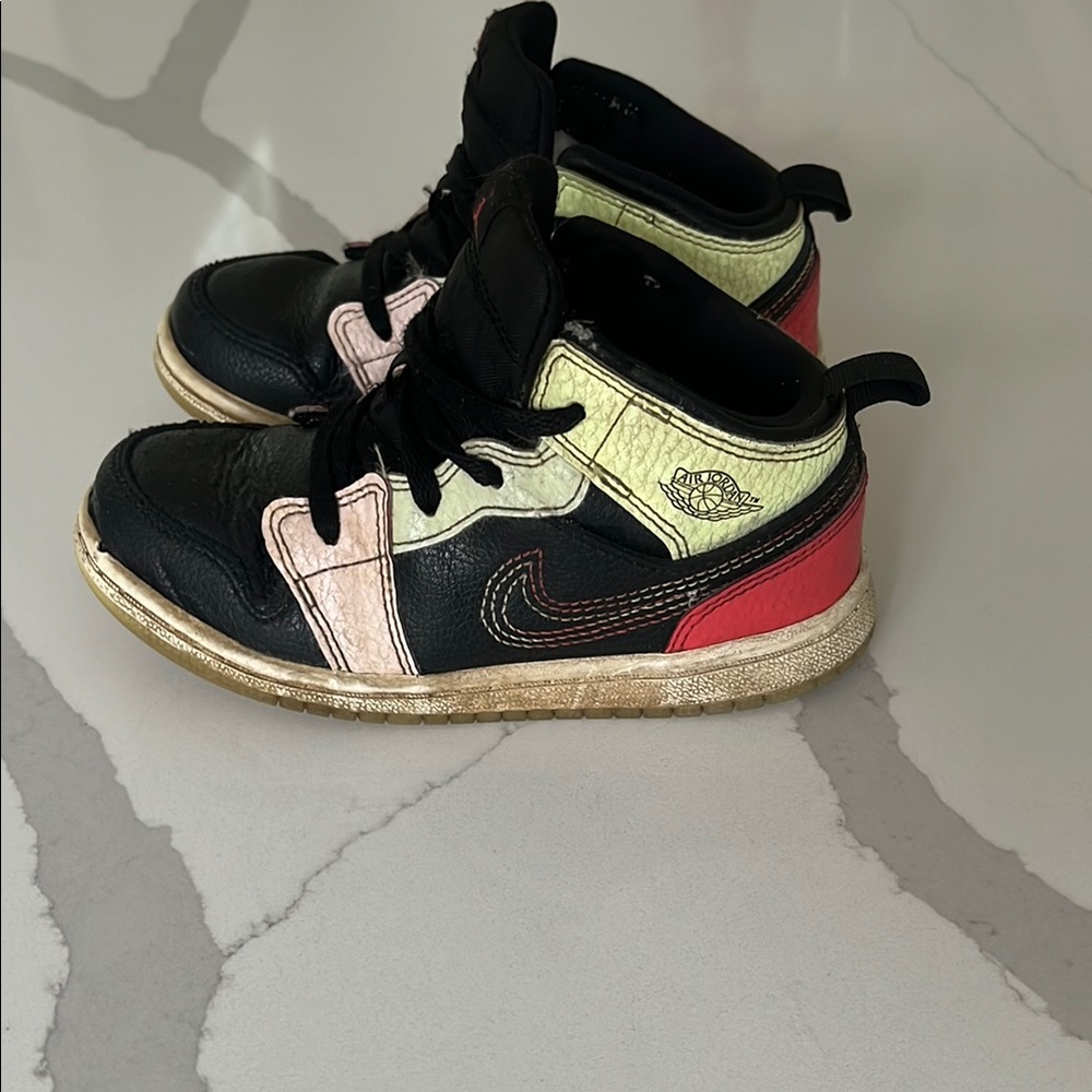 Jordan Black and Red Sneakers High-Top Design